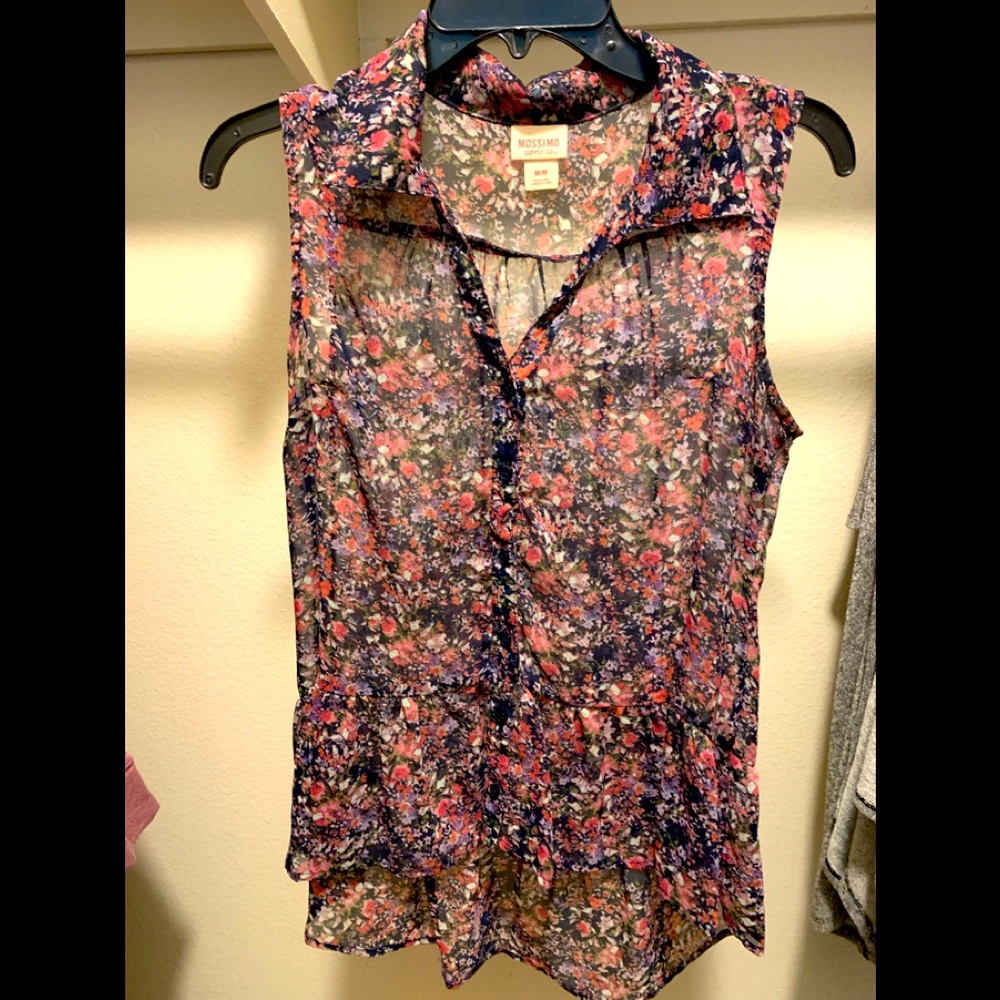 Mossimo designer sleeveless blouse. Purple/pink hued floral design